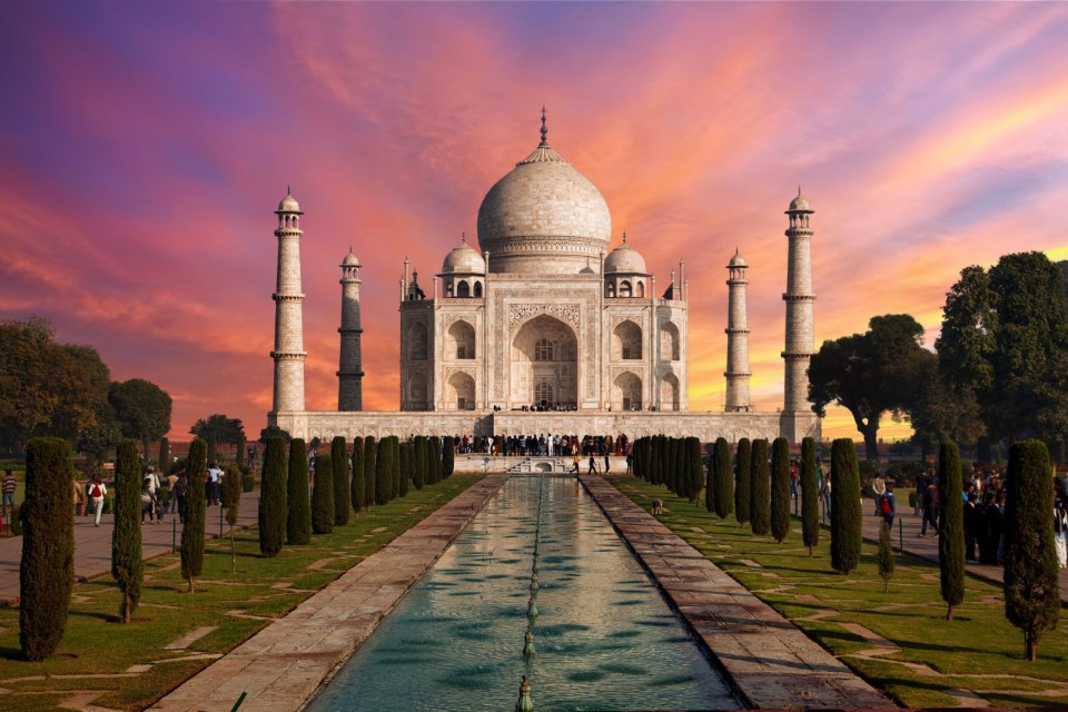 Sunrise At Taj Mahal Agra Uttar Pradash India 583682538 5b91840bc9e77c0050bdc67b