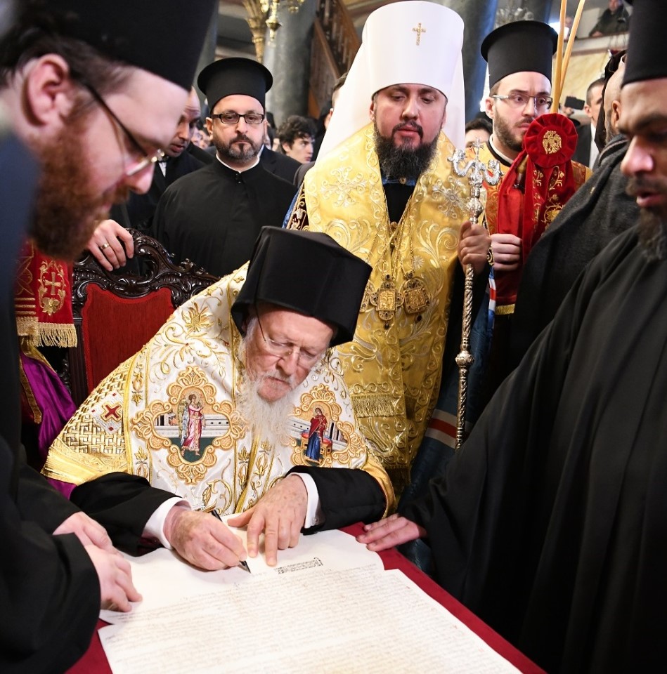 Ypografi Tou Oikoumenikou Patriarchou Ston Tomo Oukranias