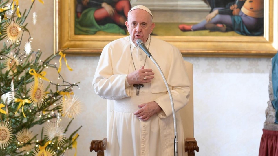 Pope at angelus christian witnesses turn evil into good with love