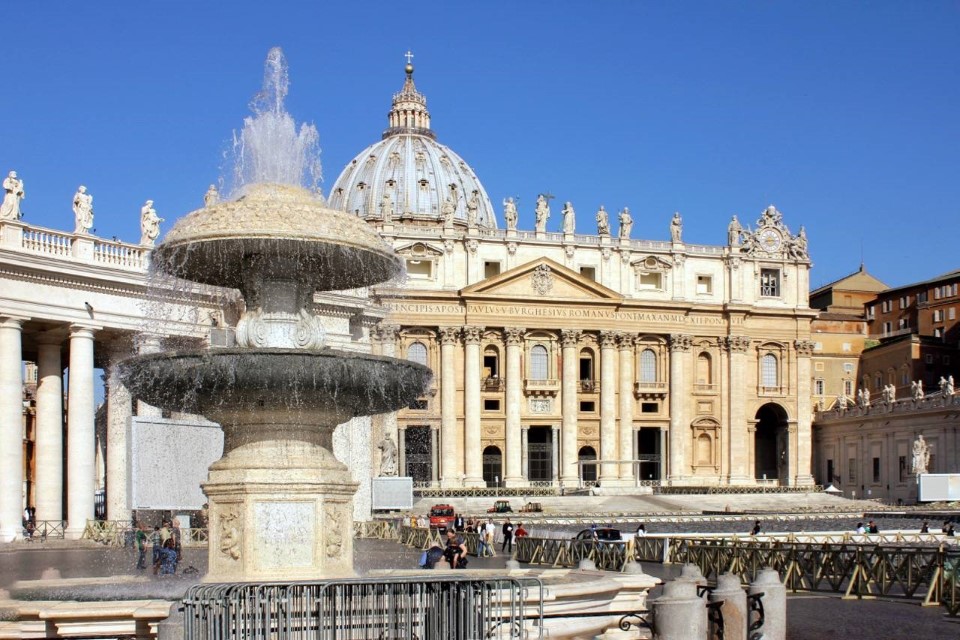 Xvatican Saint Peters Square Fountain.jpg.pagespeed.ic .goe5qbuf7h