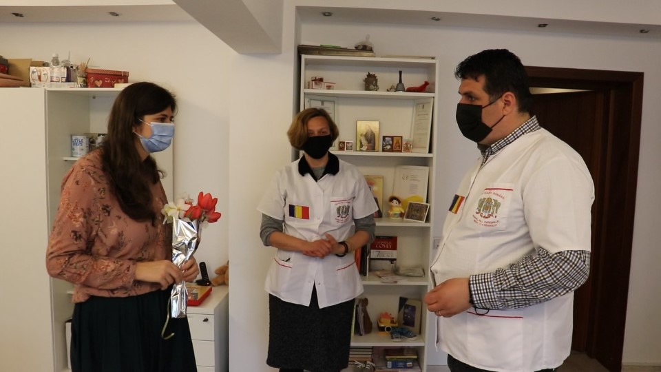 Voluntarii de la paraclisul catedralei nationale sprijina activitatile pro viata