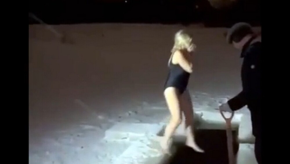 Жена стана жертва на московската езическа практика за скачане в дупка в ледена вода