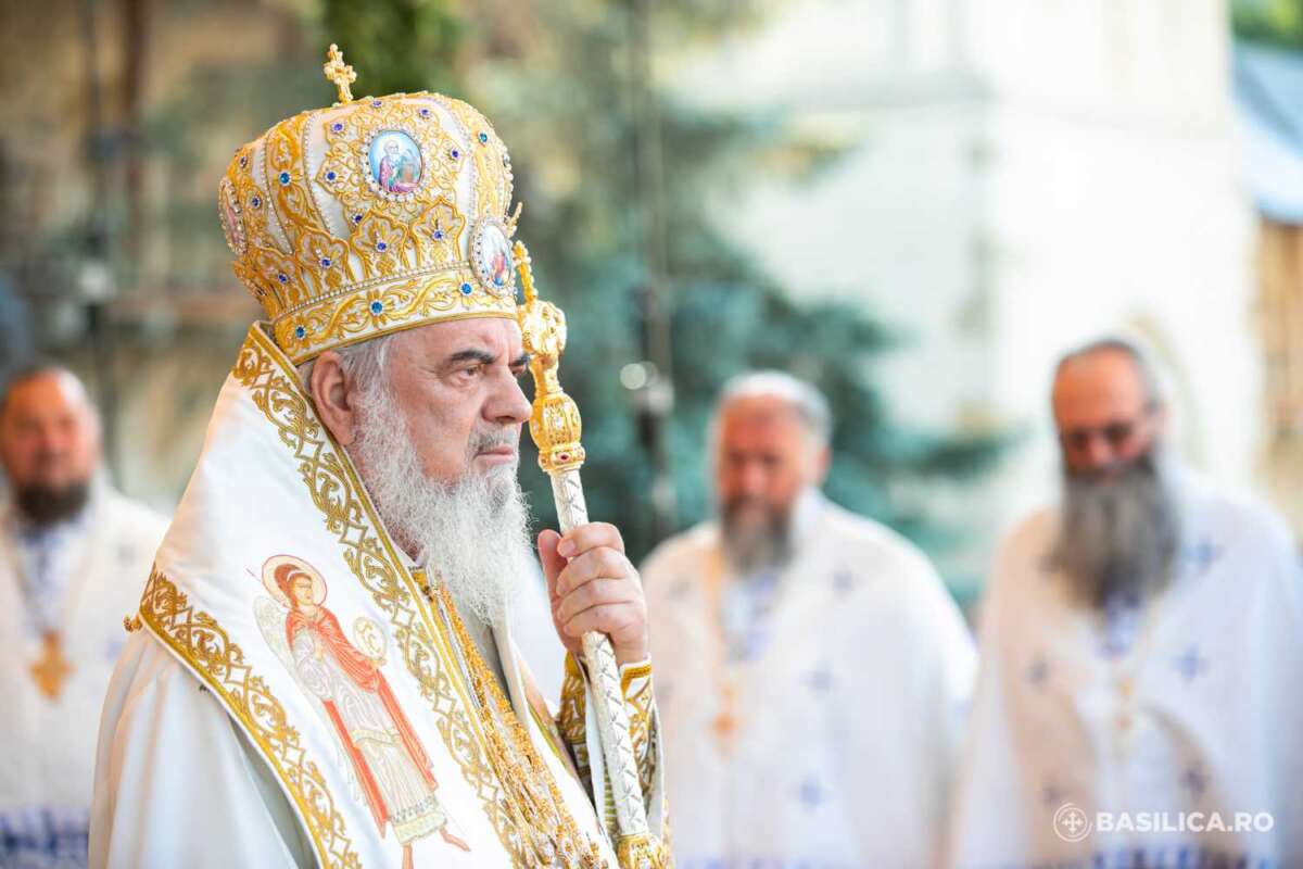 Liturghie Putna 150 ani