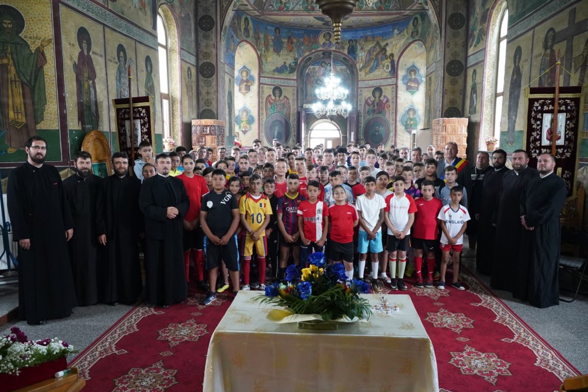 Peste 200 de copii au participat la campionatul de fotbal tinerete si credinta