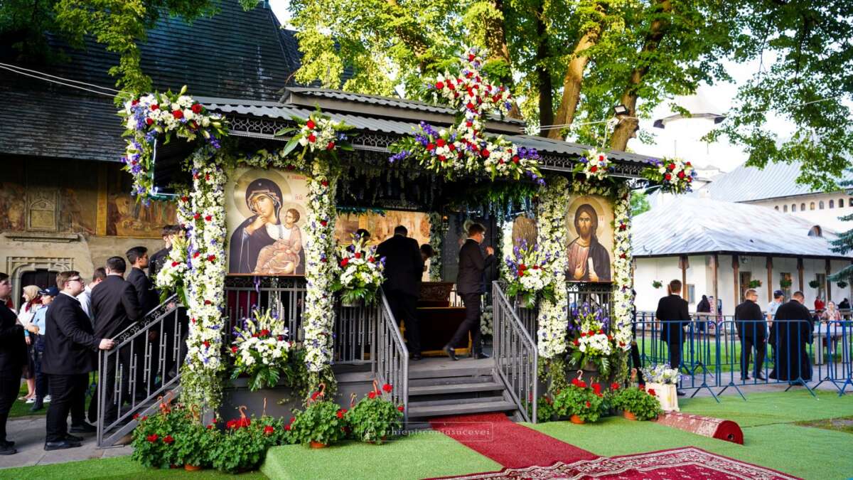 Sfantul ioan cel nou de la suceava isi asteapta pelerinii la sarbatoarea sa