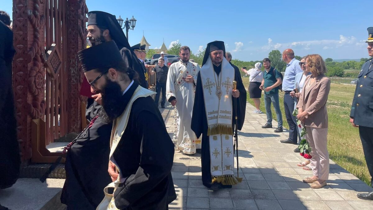 Romanii cazuti in lupta de la Tiganca au fost pomeniti la Manastirea Eroilor de Episcopul Veniamin