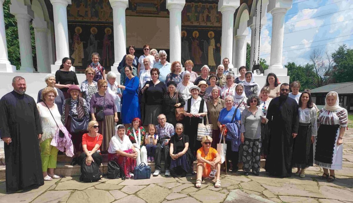 Pelerini bucuresteni in pelerinaj la manastiri din prahova