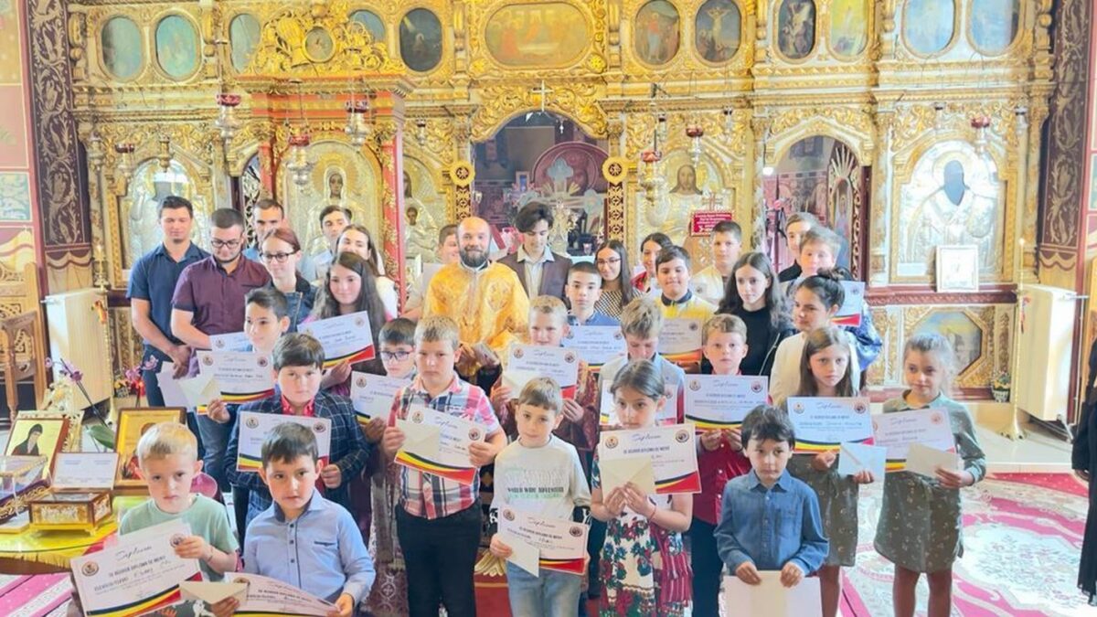 Premii pentru elevii si studentii parohiei sfantul spiridon tasca