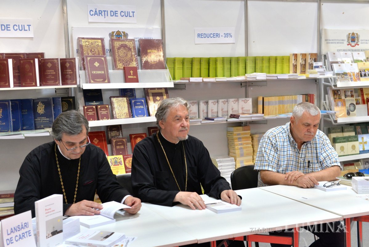Printre pasari si crini cugetari crestine dintr un veac grabit un volum indemn spre cautarea bucuriilor credintei