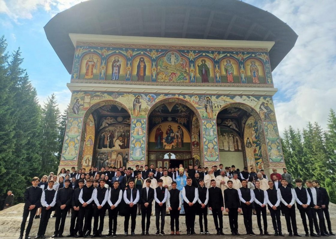 Vizita Arhiereasca La Seminarul Teologic Ortodox De La Manastirea Neamt 216782