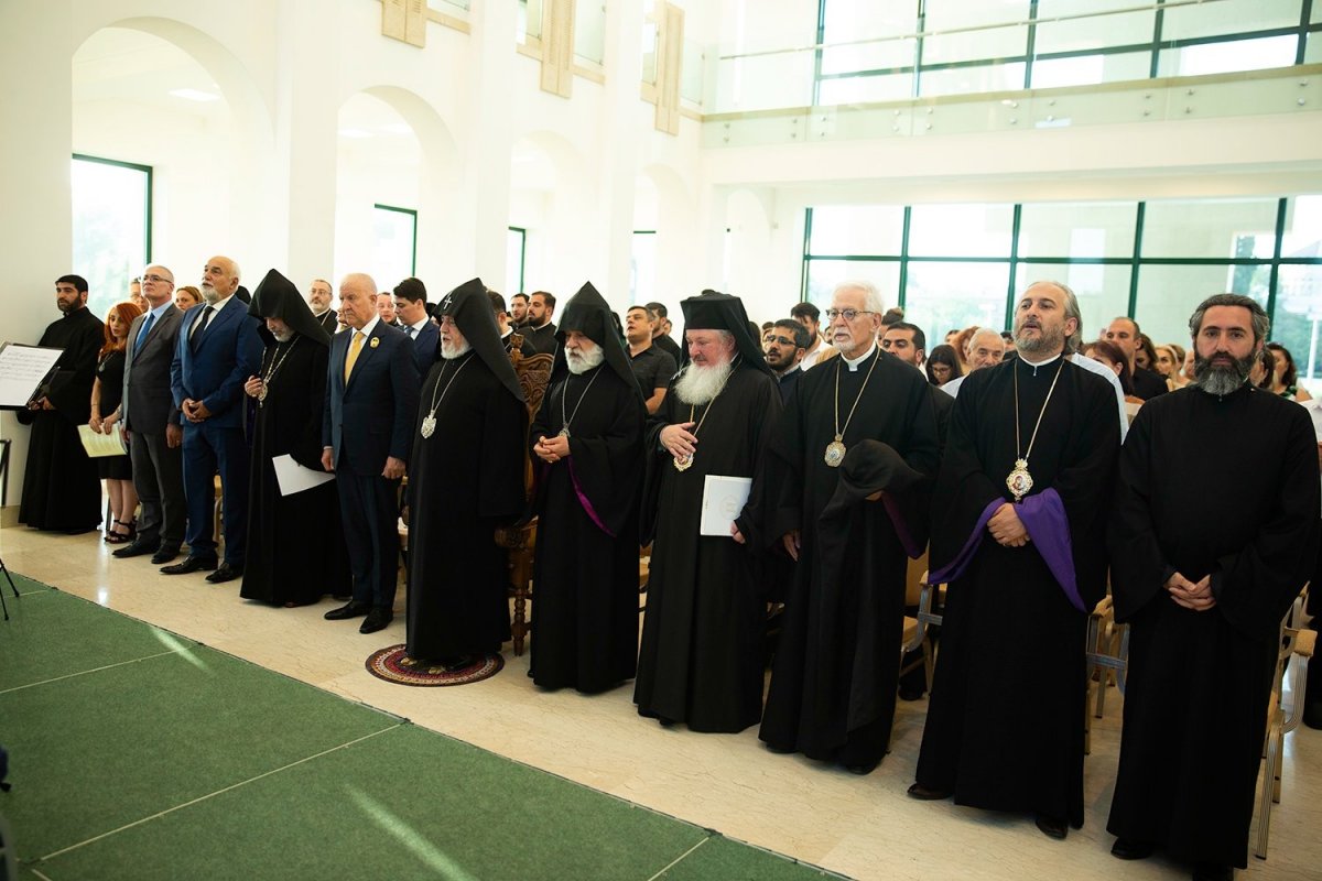 Bunele relatii dintre romani si armeni evidentiate la ecimiadzin