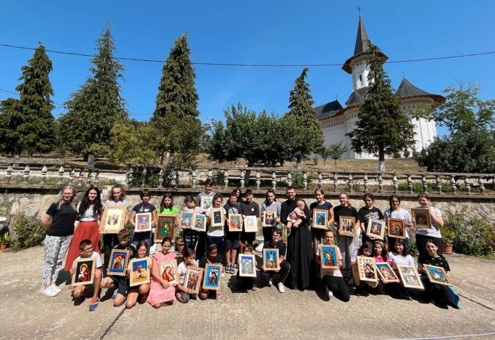 Elevi romani si ucraineni in taberele de creatie organizate de episcopia oradiei