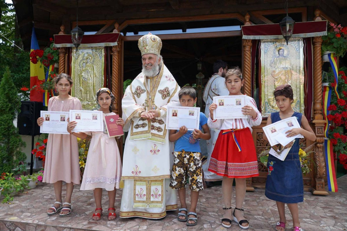 Evenimente liturgice si filantropice in eparhia dunarii de jos