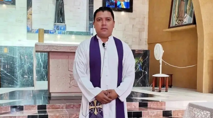 Mexican priest shot