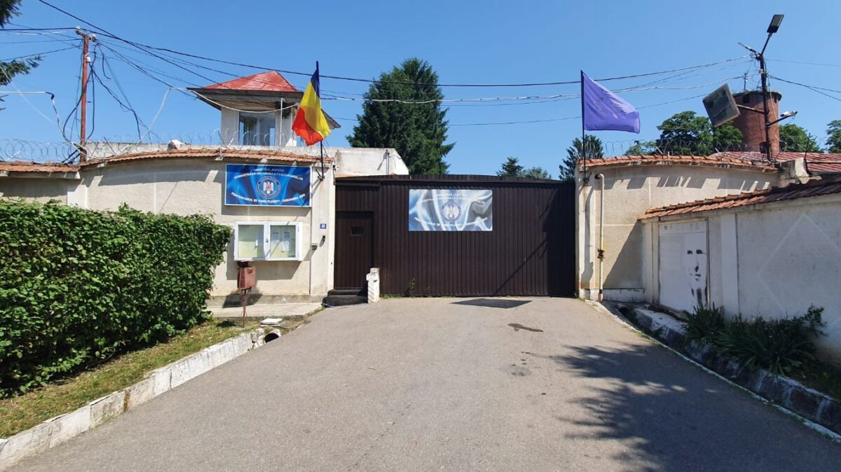 Reprezentantii arhiepiscopiei bucurestilor au oferit daruri la penitenciarul targsor