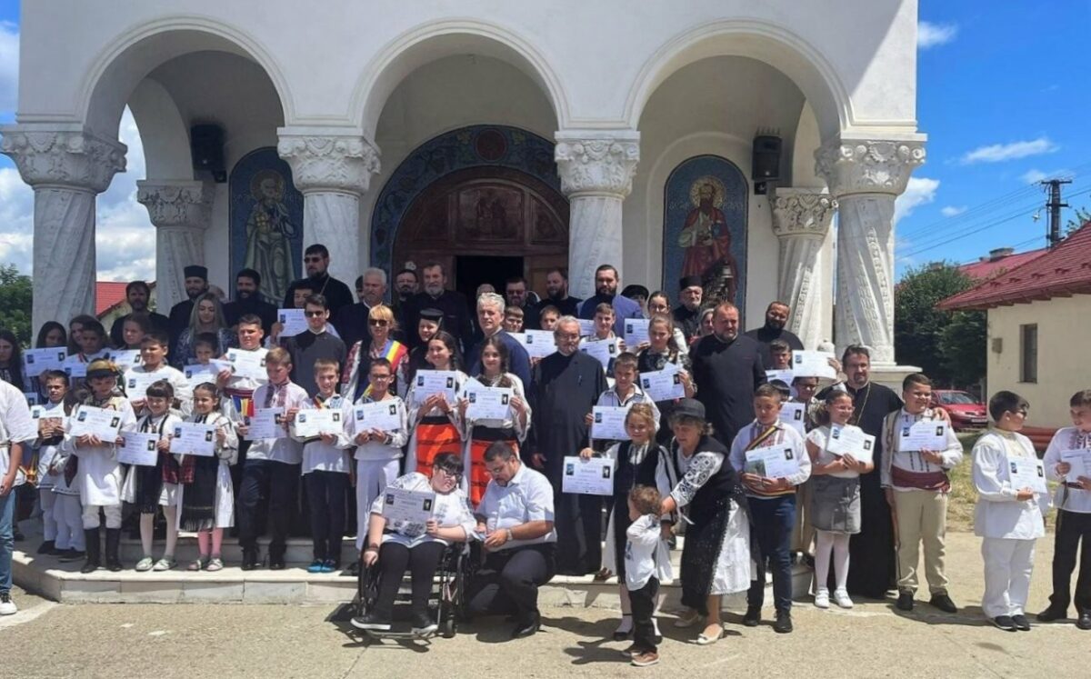 Tineri damboviteni fruntasi la un concurs de toaca din judetul brasov
