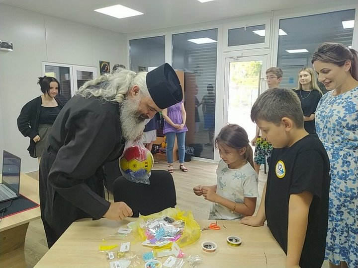 Vizita arhiereasca la centrul educational anastasis din balti