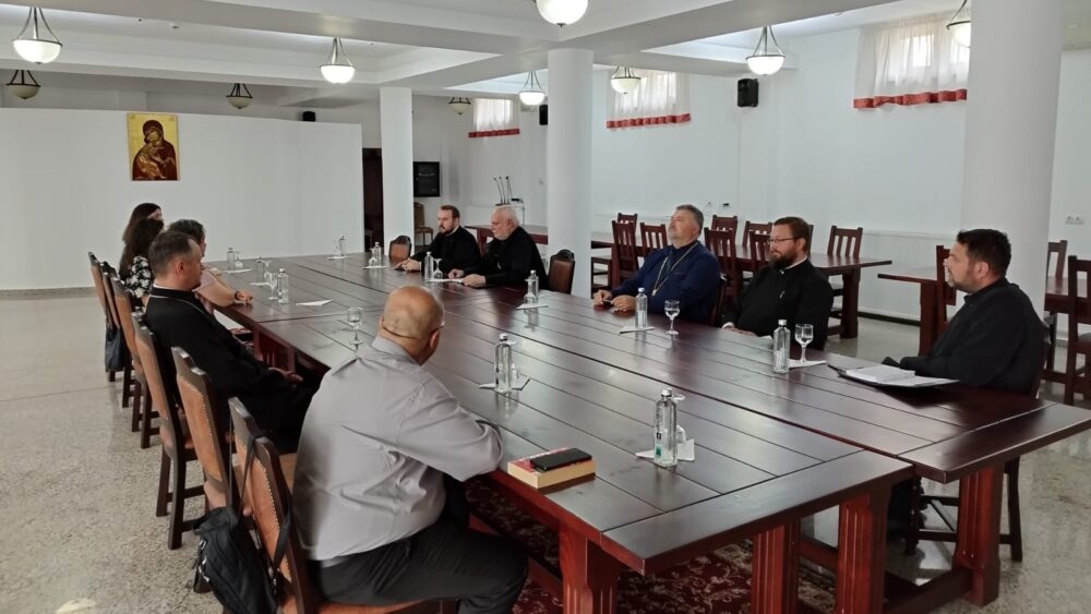 Intalnire intre AIDRom si Arhiepiscopia Sucevei Se doreste dezvoltarea colaborarii spre diferite categorii vulnerabile