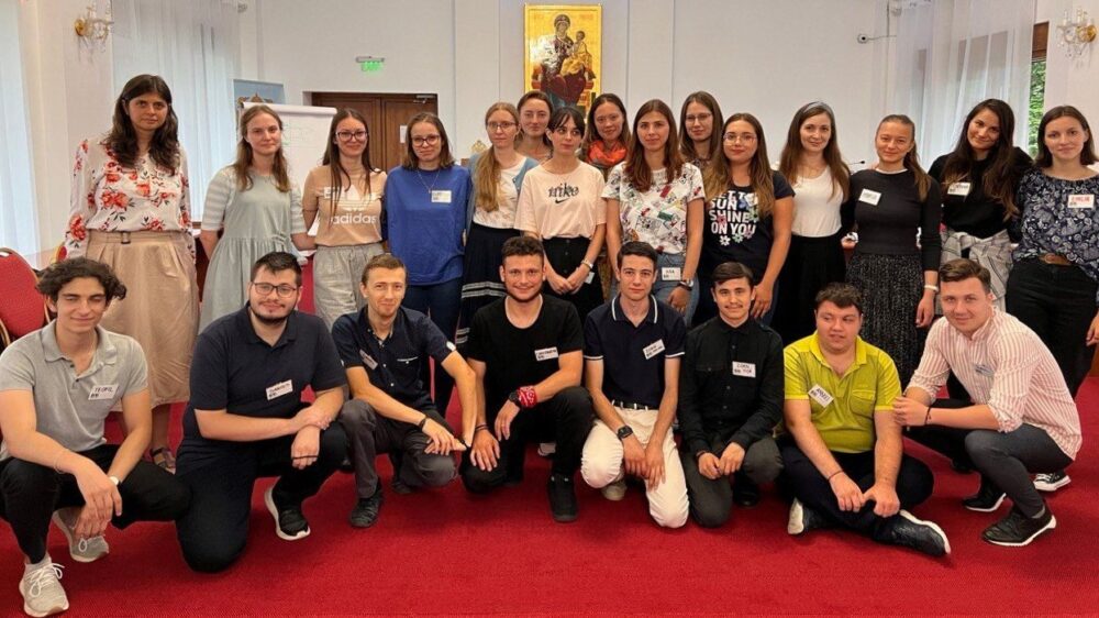 A fi pro viata a fi pro hristos scoala de vara viitorul este pro viata modulul studenti