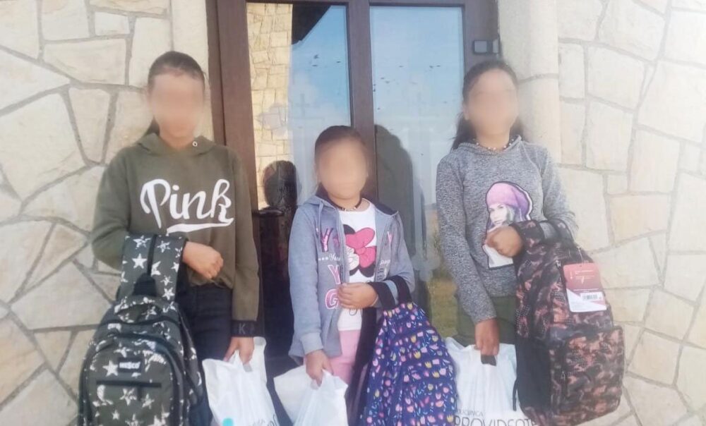 Campanie umanitara inceput de an scolar cu hainute si ghiozdan