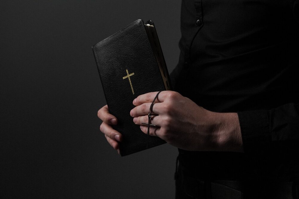 Kunigas biblija