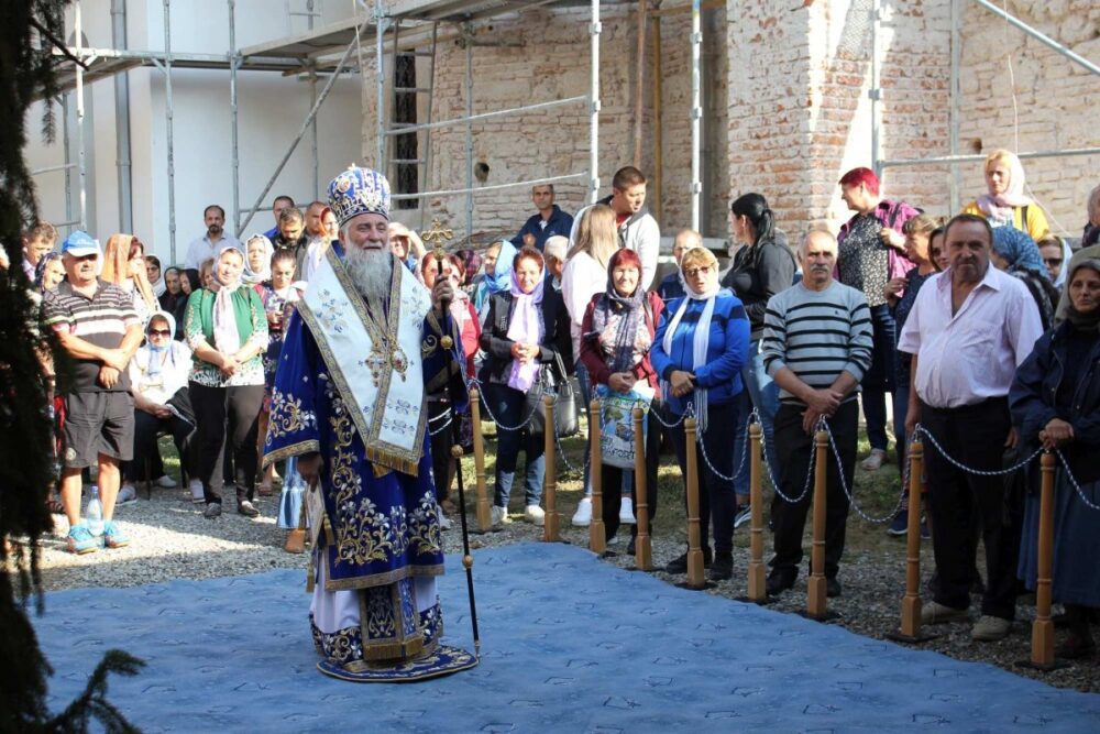 Liturghie arhiereasca la manastirea tismana