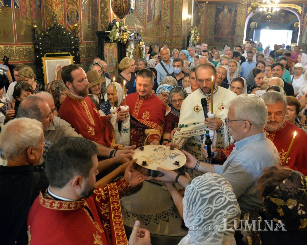 Sfantul mare mucenic fanurie a fost cinstit la biserica sa din capitala