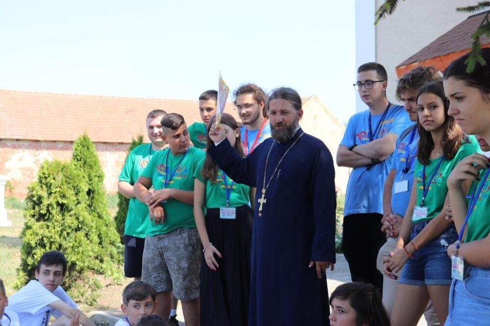 Taberele din inima satului continua in episcopia caransebesului