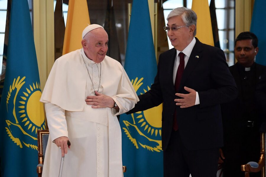 Pope Francis boards his plane trip to Kazakhstan AFP 000 32JB2CP