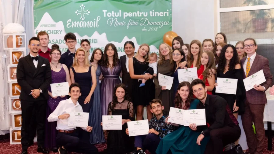 Alba iulia asociatia de tineret emanoil a organizat prima gala a voluntarului 2.jpg