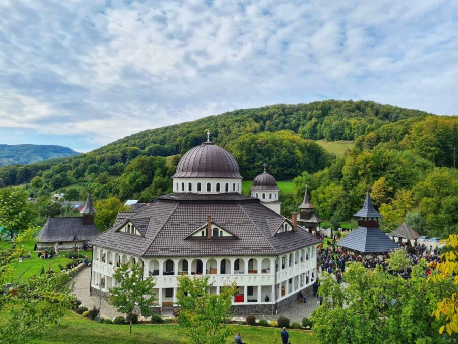 Hramul manastirii inaltarea sfintei cruci de la casiel cluj