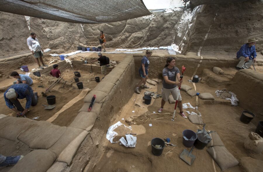 First ever Philistine cemetery archaeology excavation in Ashkelon