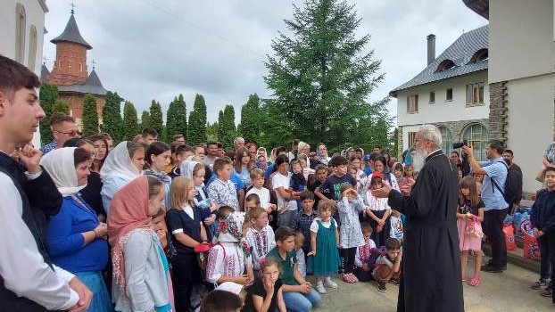 Mitropolitul serafim apel la donatii pentru bursele copiilor din tara de ce suntem datori sa ajutam familiile numeroase