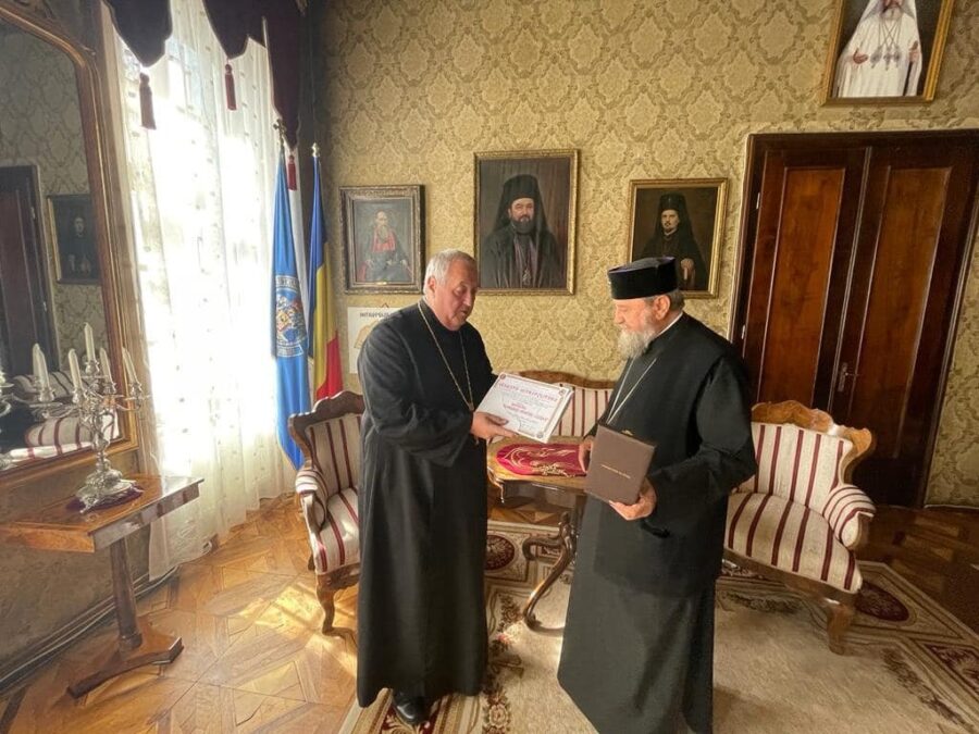 Parintele ioan sauca a primit distinctia crucea saguniana pentru clerici