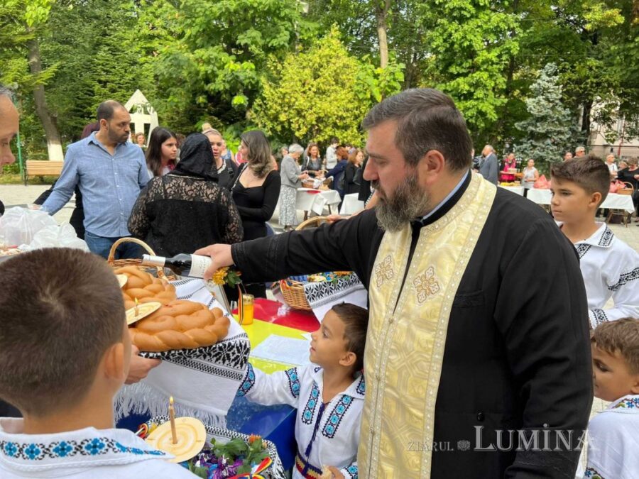 Pomenirea parintilor sfantului dionisie erhan la o biserica din bucuresti