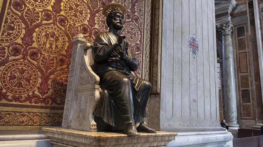 2018.12.20 Vaticano, basilica di san Pietro, statua di san Pietr