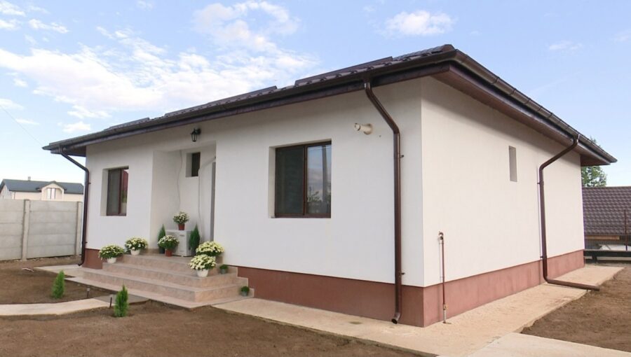 Arhiepiscopia Bucurestilor a oferit o casa familiei Parintelui Constantin Dinica