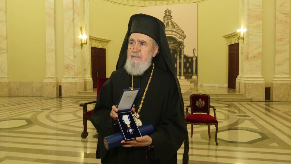 Crucea casei regale a fost acordata arhiepiscopului aradului