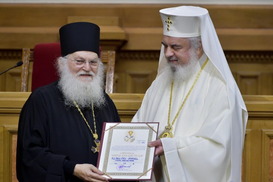 Noul testament editie bilingva publicata cu sustinerea manastirii vatoped