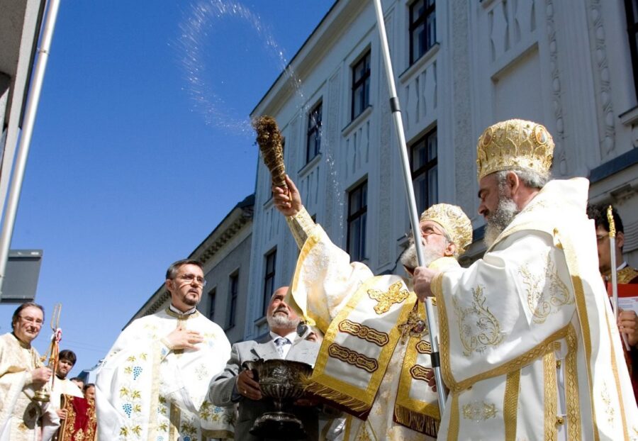 Romanii din diaspora nu sunt ai nimanui biserica trebuie sa i sprijine