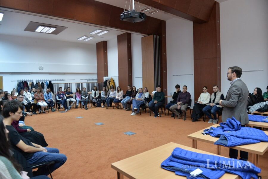 Tinerii voluntari se pregatesc pentru hramul catedralei patriarhale