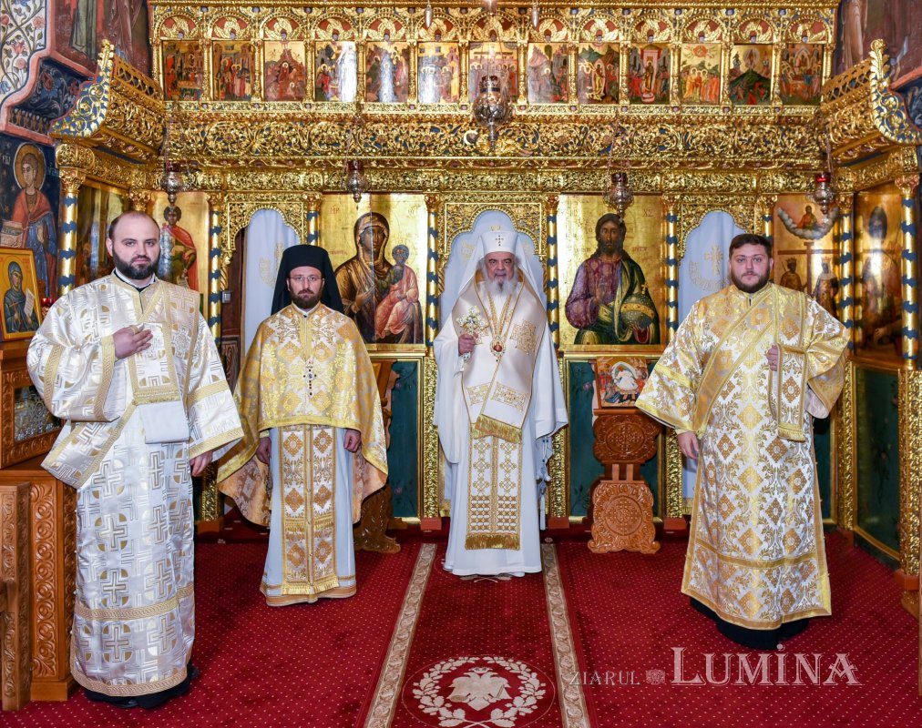 Patriarhul la paraclisul resedintei