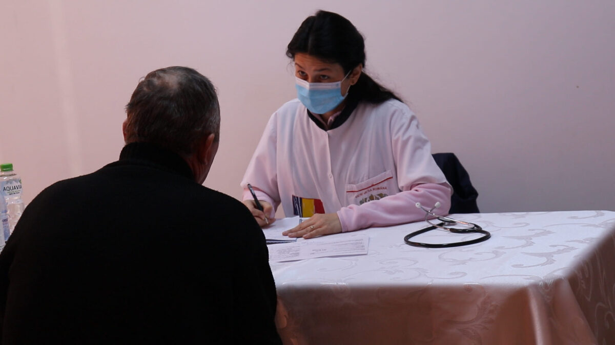 Sanatate pentru sate 25 de medici au consultat 300 de persoane