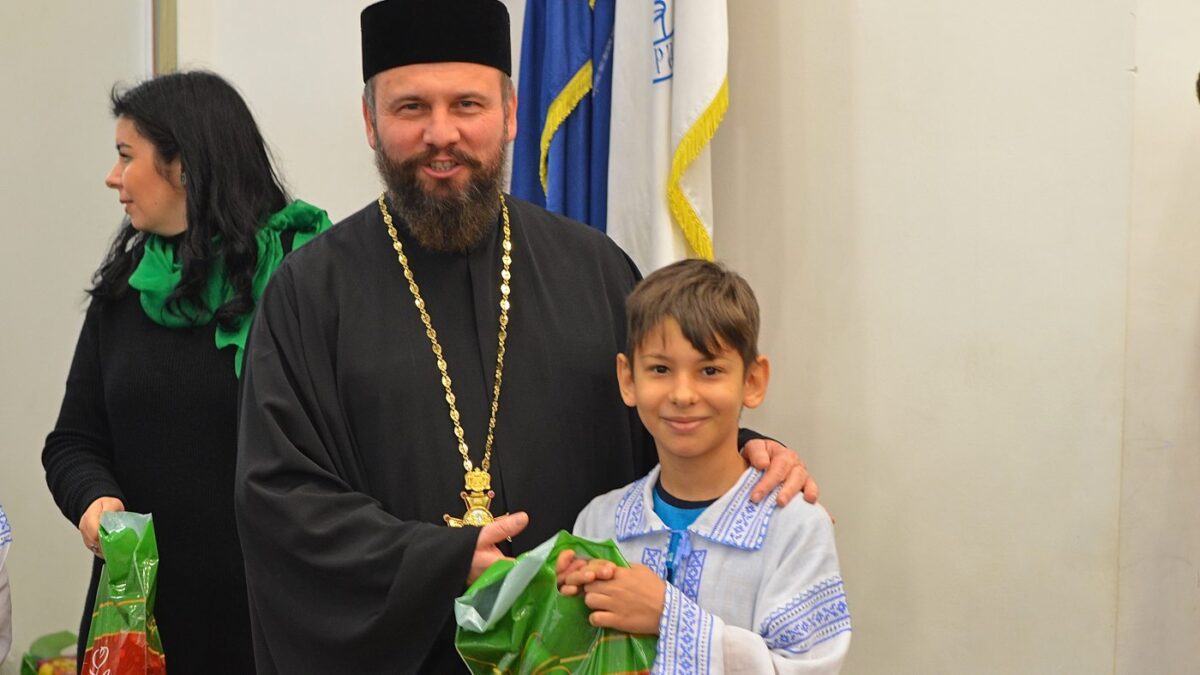 Daruri de craciun pentru 200 de familii de la protoieria sector 3 capitala