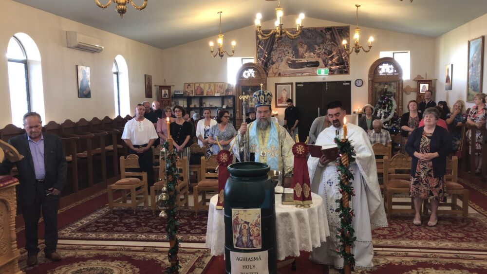 Imagini din Melbourne Episcopul Mihail si romanii din Canada au serbat primii Boboteaza