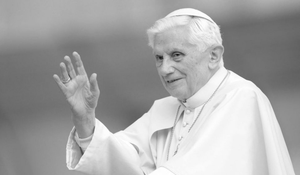 A murit fostul papa benedict xvi