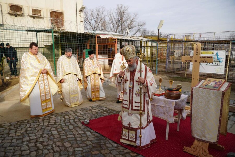 Piatra de temelie pentru o noua biserica la penitenciarul galati