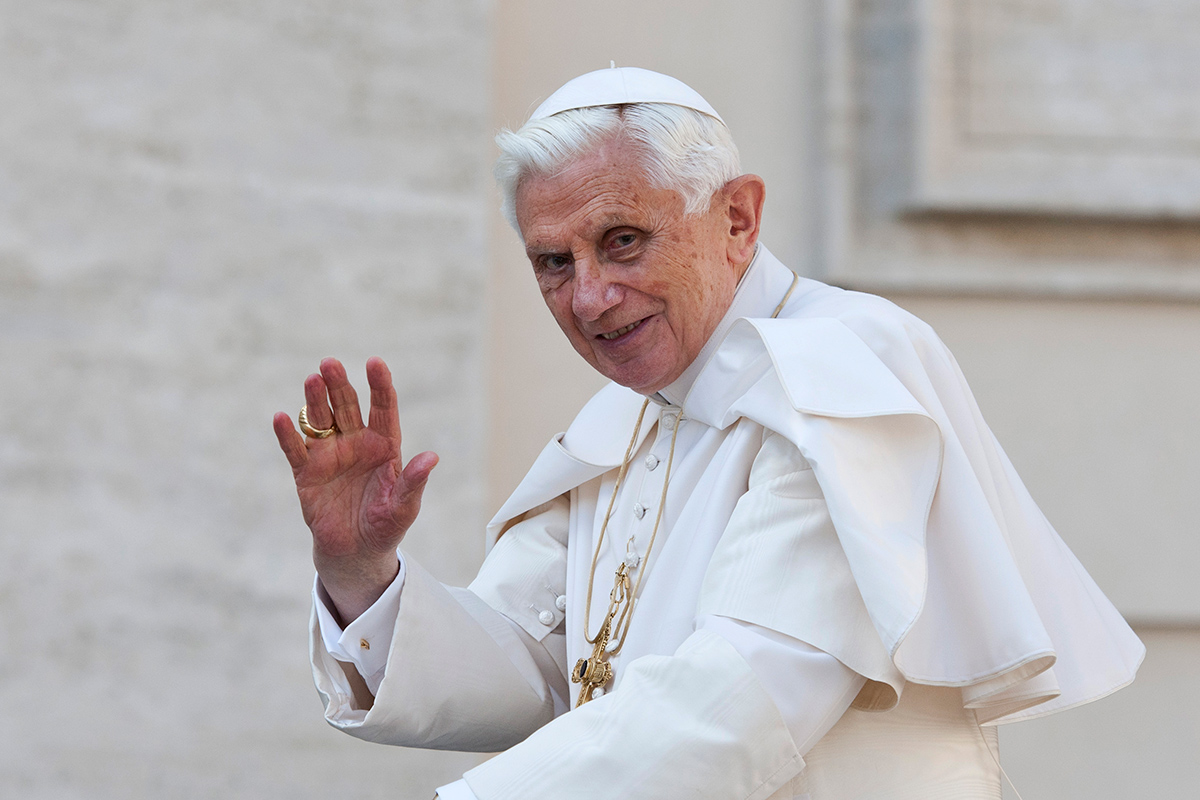 Pope benedict xvi wave 1200x800