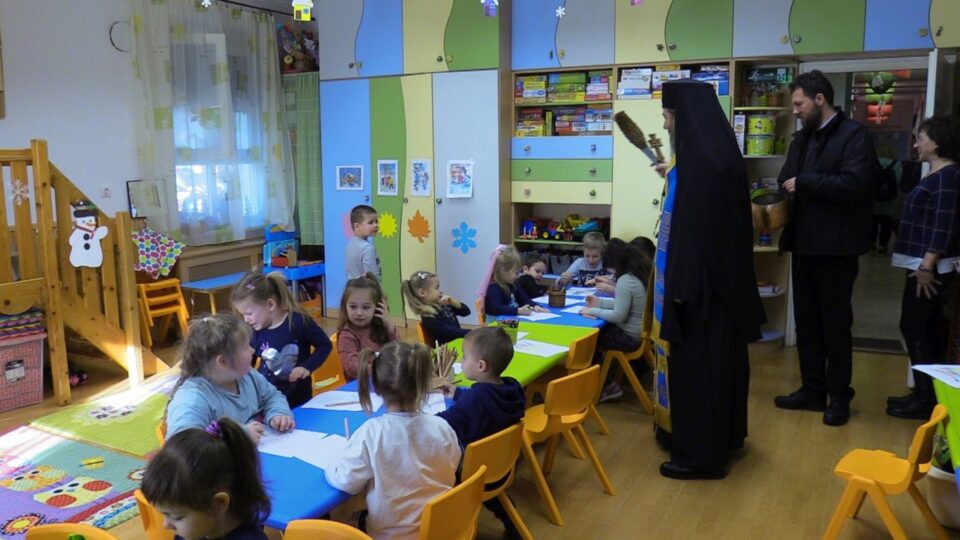 Sfintirea cu agheasma mare a institutiilor romanesti din giula ungaria
