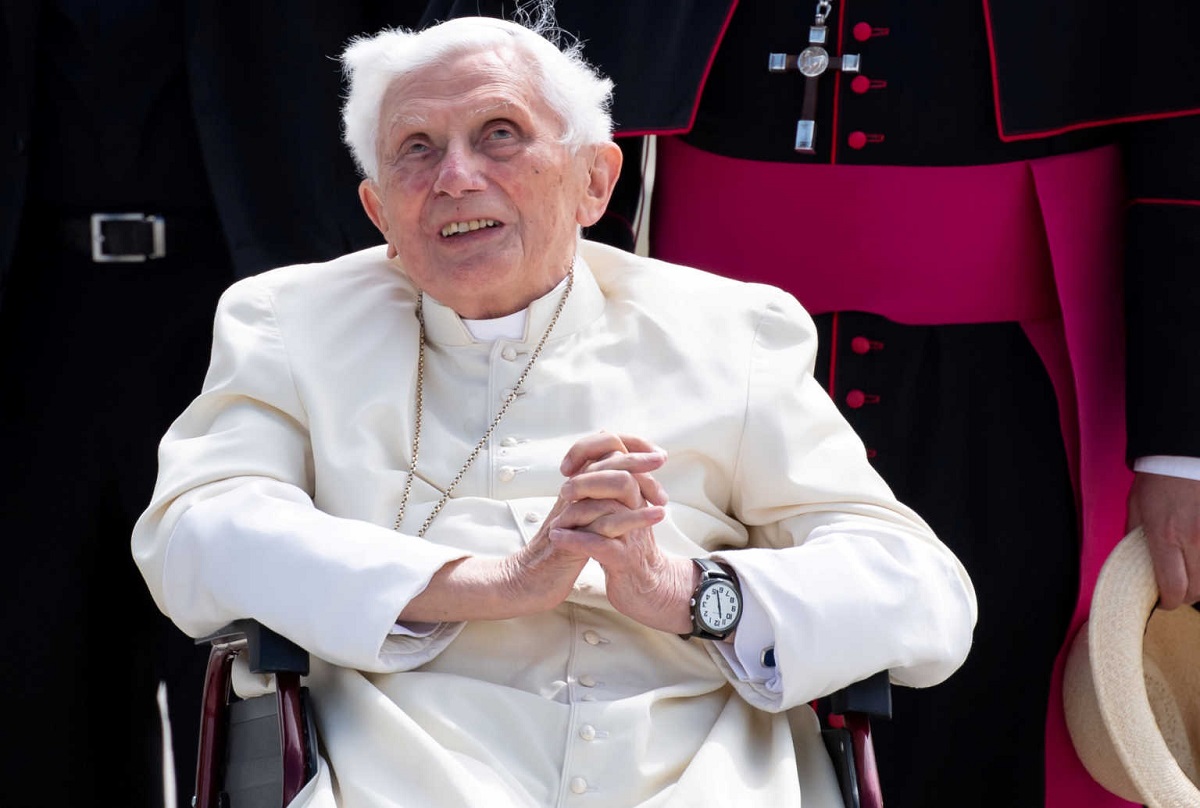 FILE PHOTO: Pope Emeritus Benedict XVI gestures at Munich Airport before taking a flight to Rome
